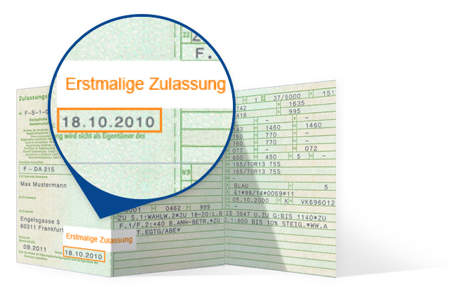 Foto von einem Fahrzeugschein mit der hervorgehobenen Erstzulassung